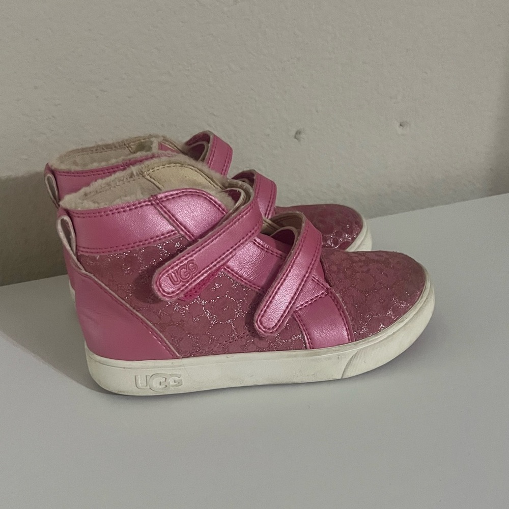 UGG
Girl's Rennon II Metallic Leopard Grip-Strap Sneakers size 12